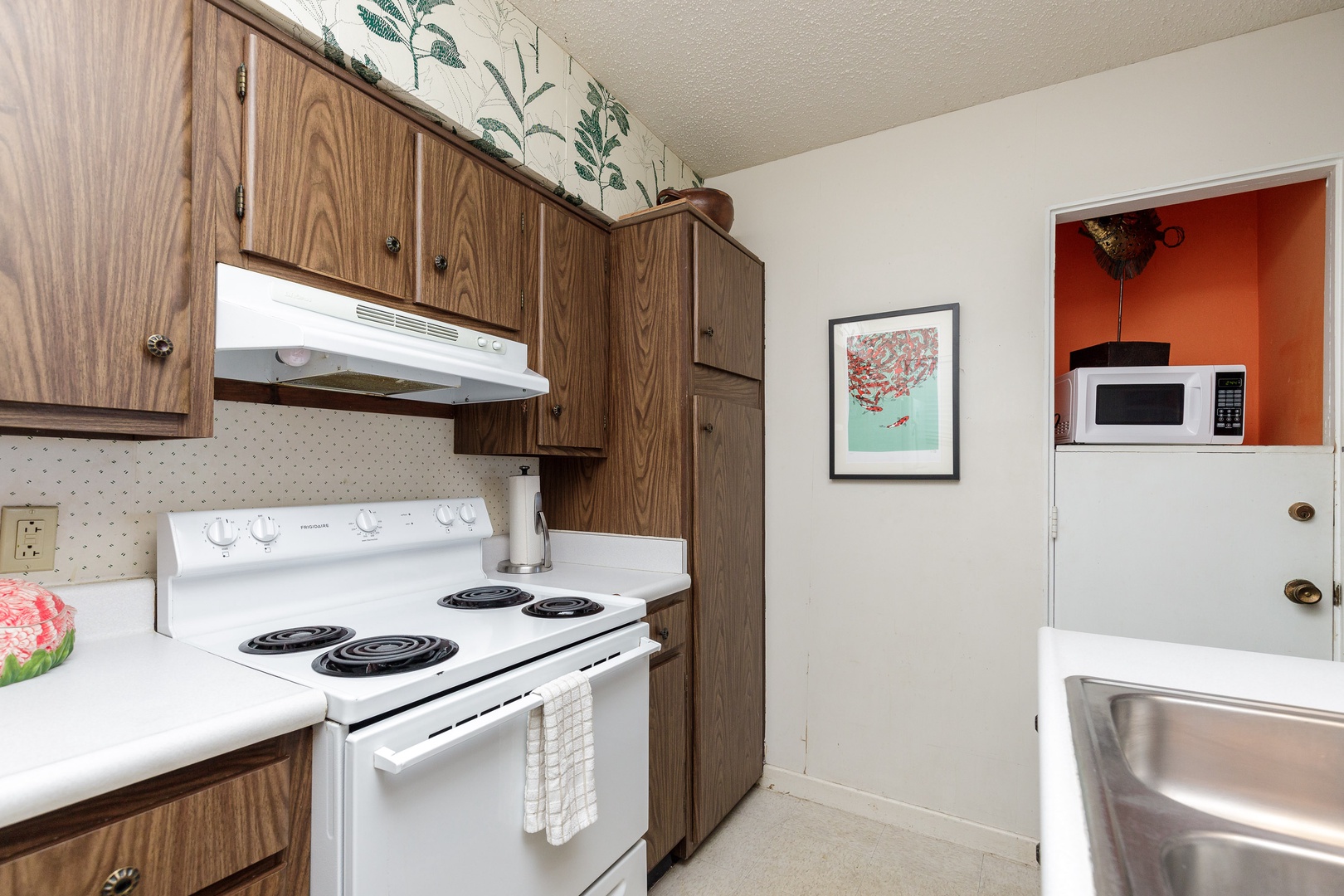Fully furnished and equipped kitchen