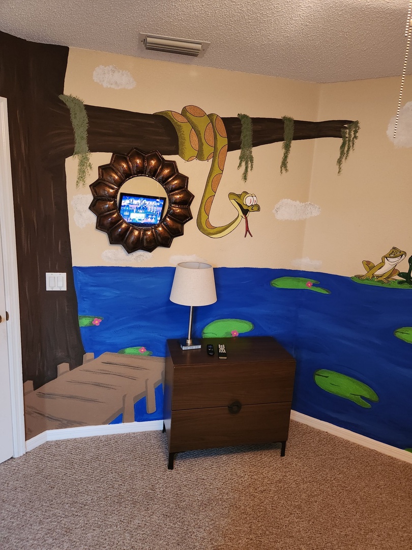 Princess and the Frog theme room with Queen