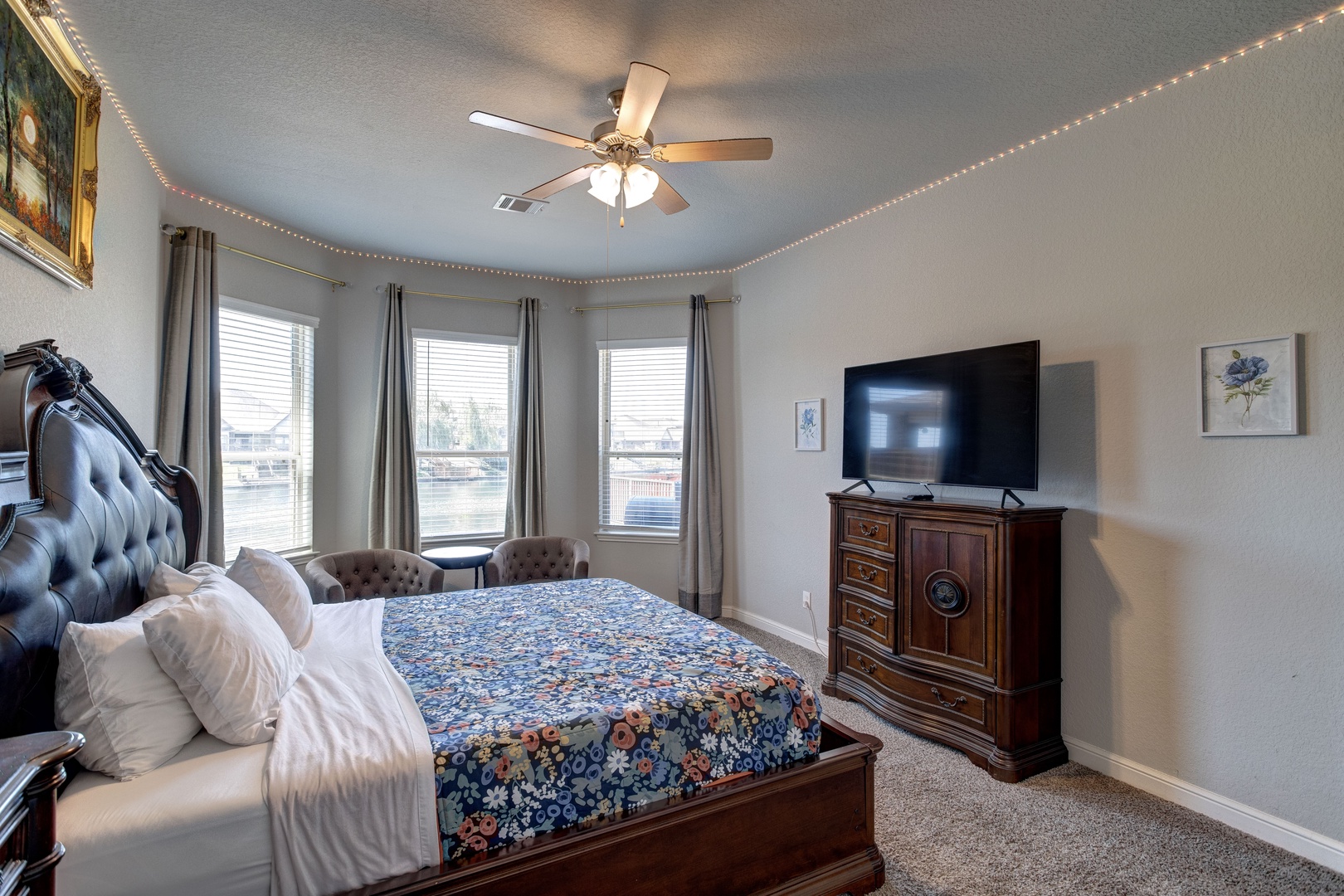 Bedroom 1 with king bed, Smart Tv, and ensuite