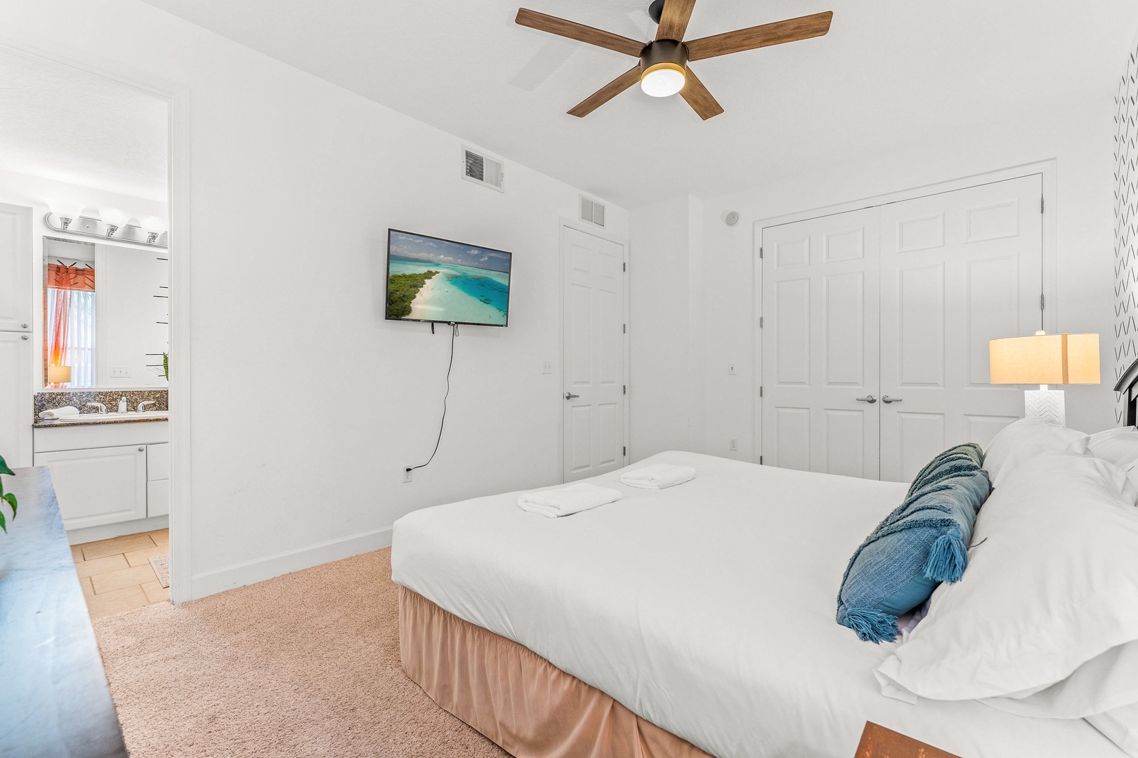 This queen suite boasts a private ensuite, ceiling fan & smart TV