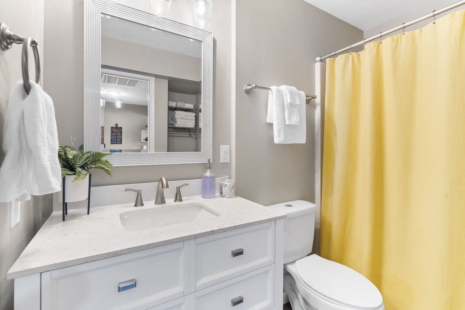 A chic single vanity & shower/tub combo await in the ensuite bathroom