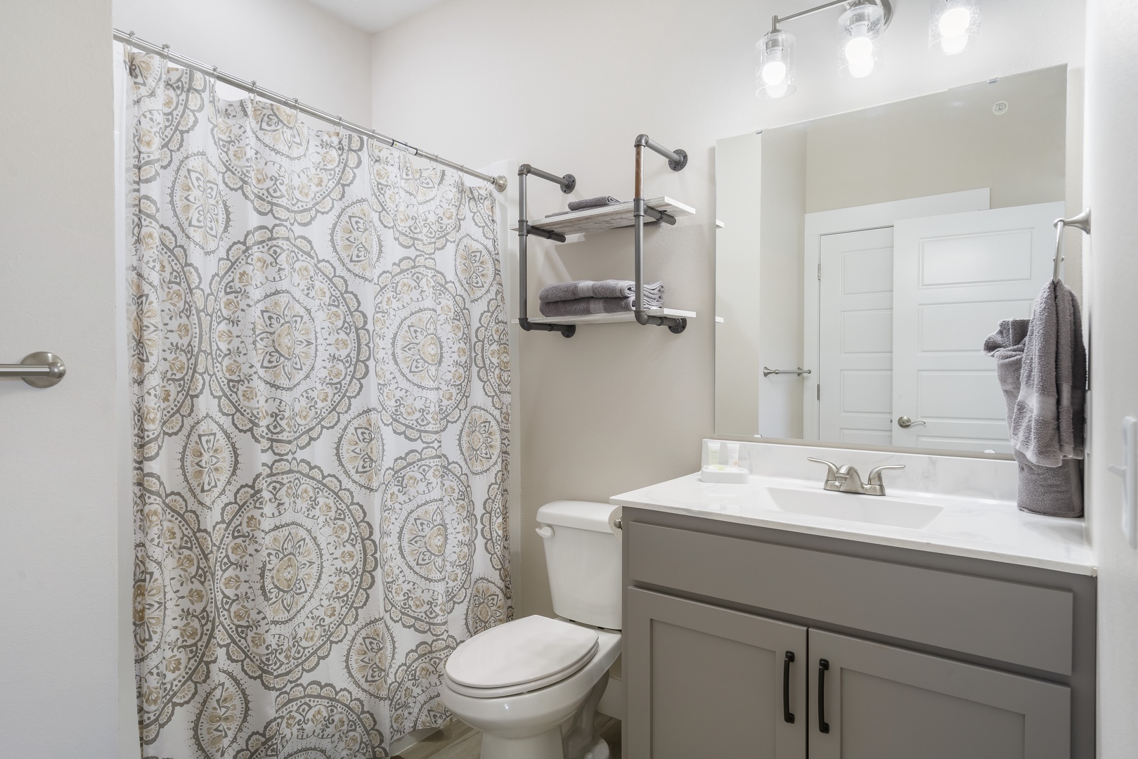 Bathroom 4 shared en-suite with walk-in shower (upper floor)