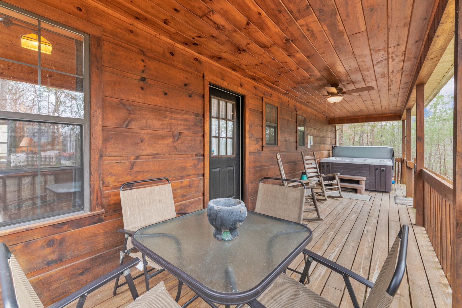 Lounge & dine in the fresh air with gorgeous nature views on the back deck