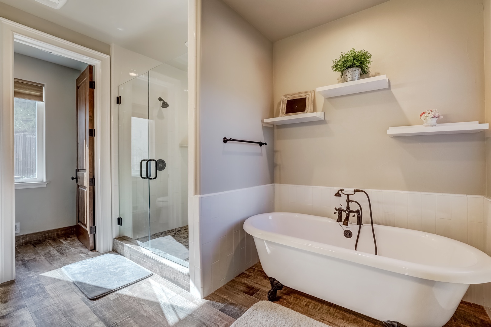 En-suite Master bathroom with walk-in shower and soaking tub