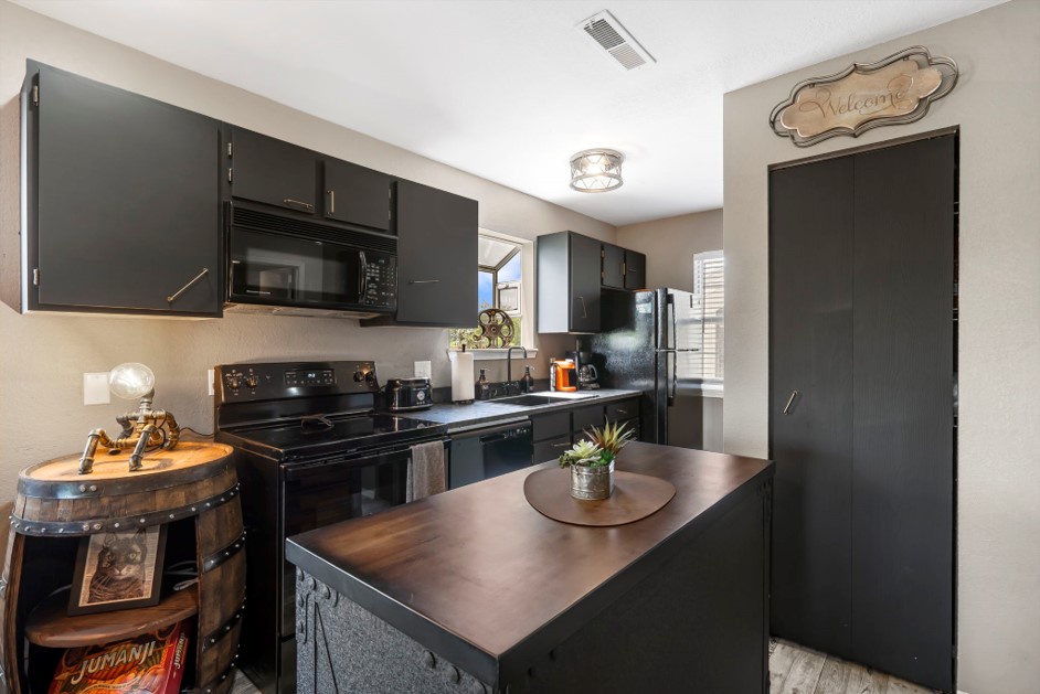Unit 4 – Prepare meals and enjoy time together in the well-equipped open Kitchen