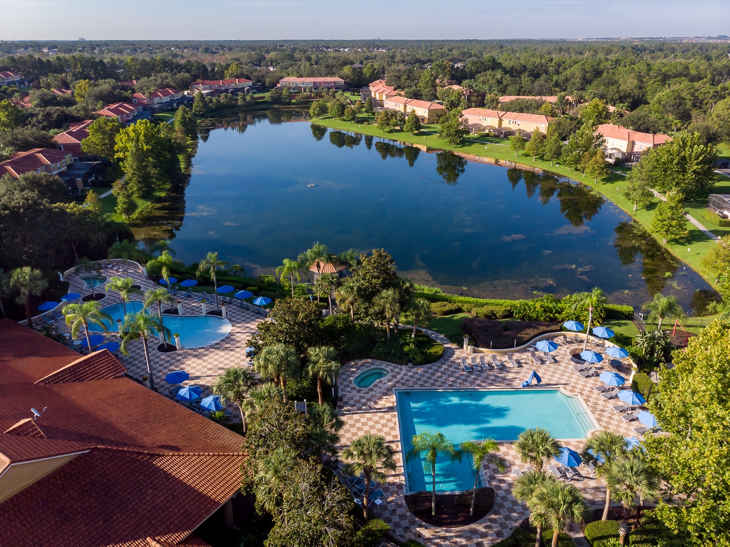 This fabulous resort community offers 2 pools and lakeside walking trails