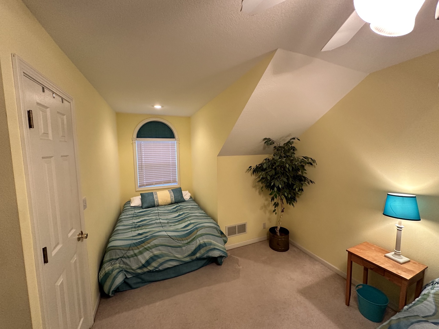 Bedroom 4 with full bed, queen bed, and Smart TV