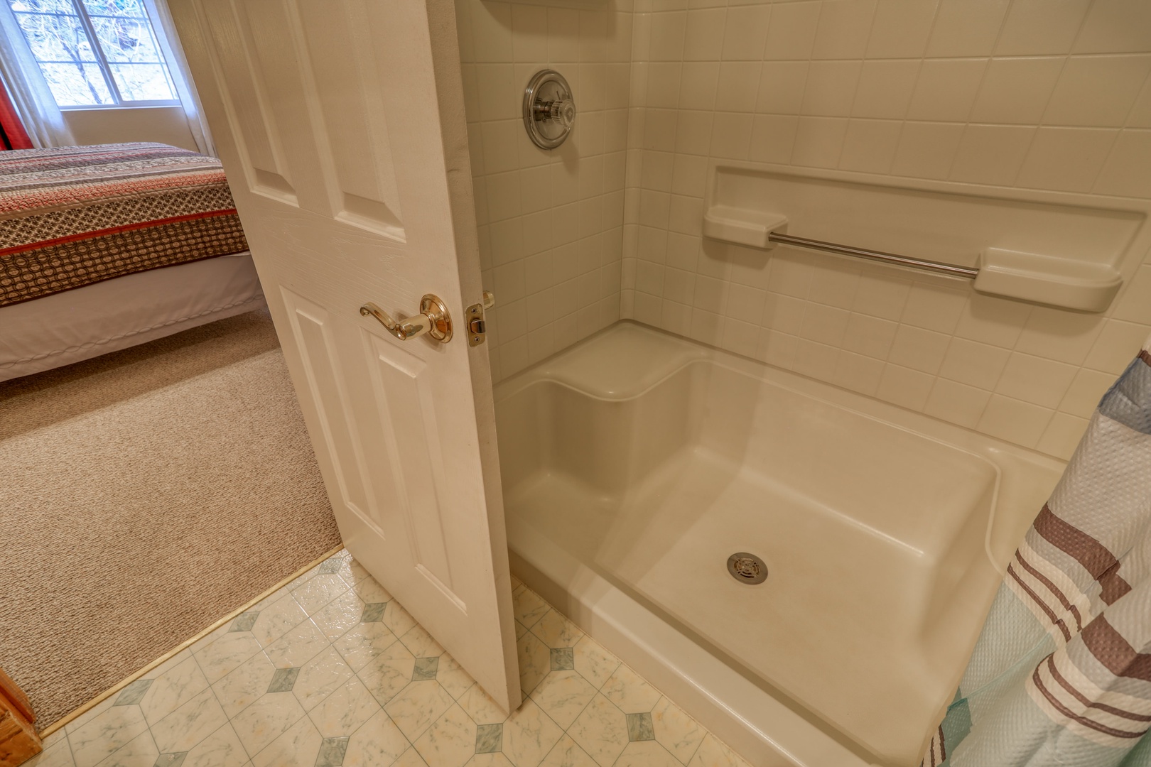 Easy step-in shower stall