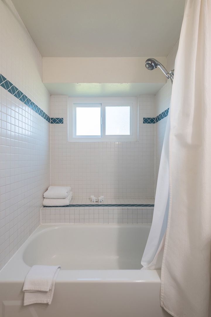 Bathroom #1 Shower/Tub Combo En-Suite to Bedroom #2