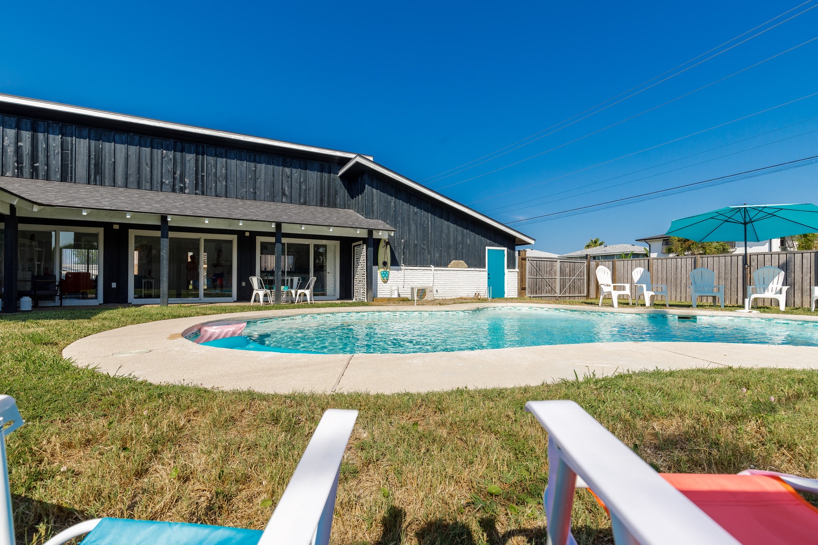 The fenced back yard & pool offer loads of space for relaxation & play
