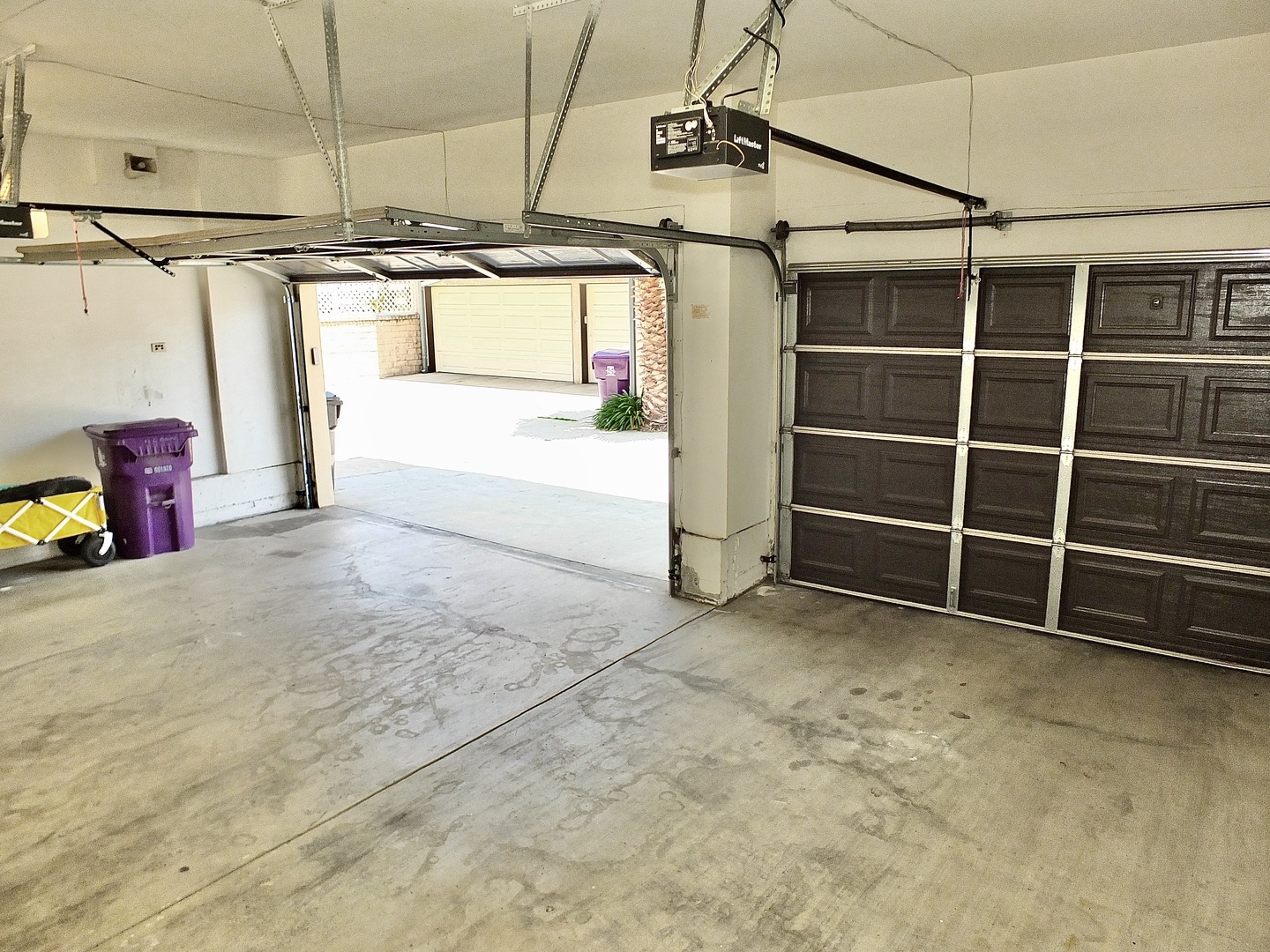 The private garage accommodates 2 vehicles