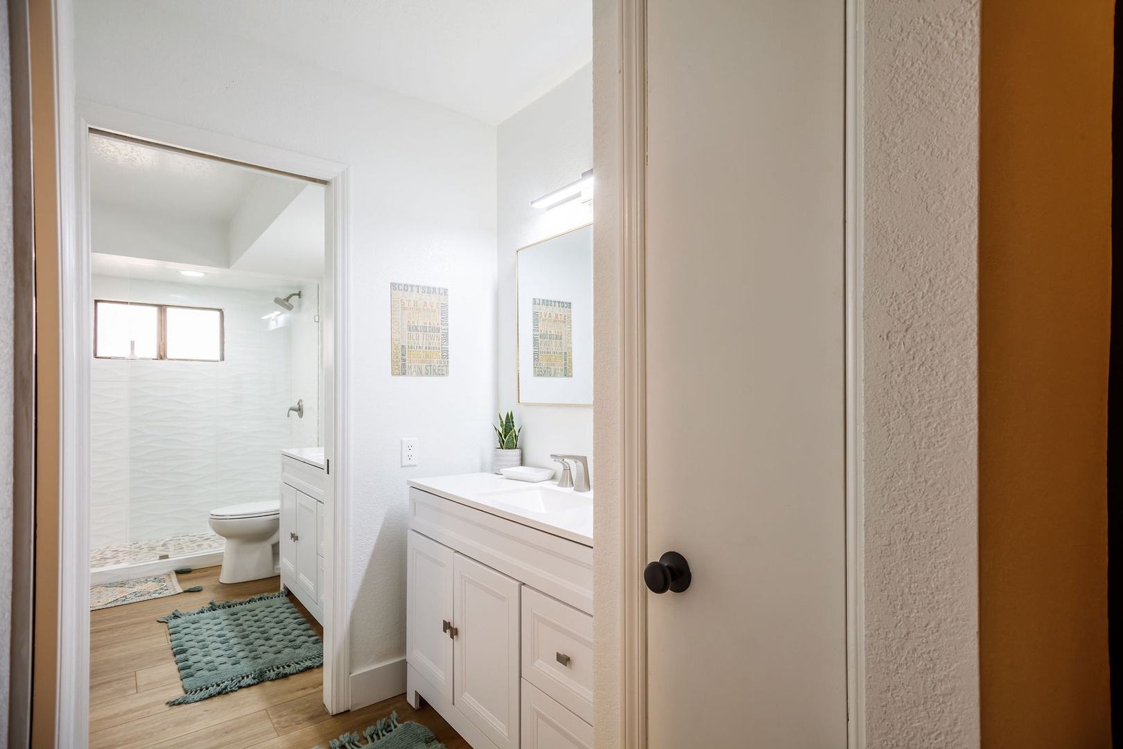 Bathroom #1 with Shower En-Suite to Bedroom #1