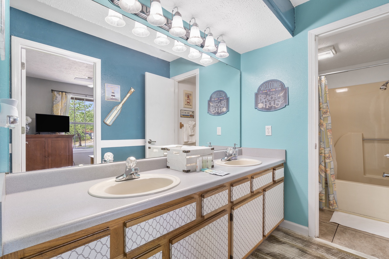 Bathroom #2 with Shower/Tub Combo