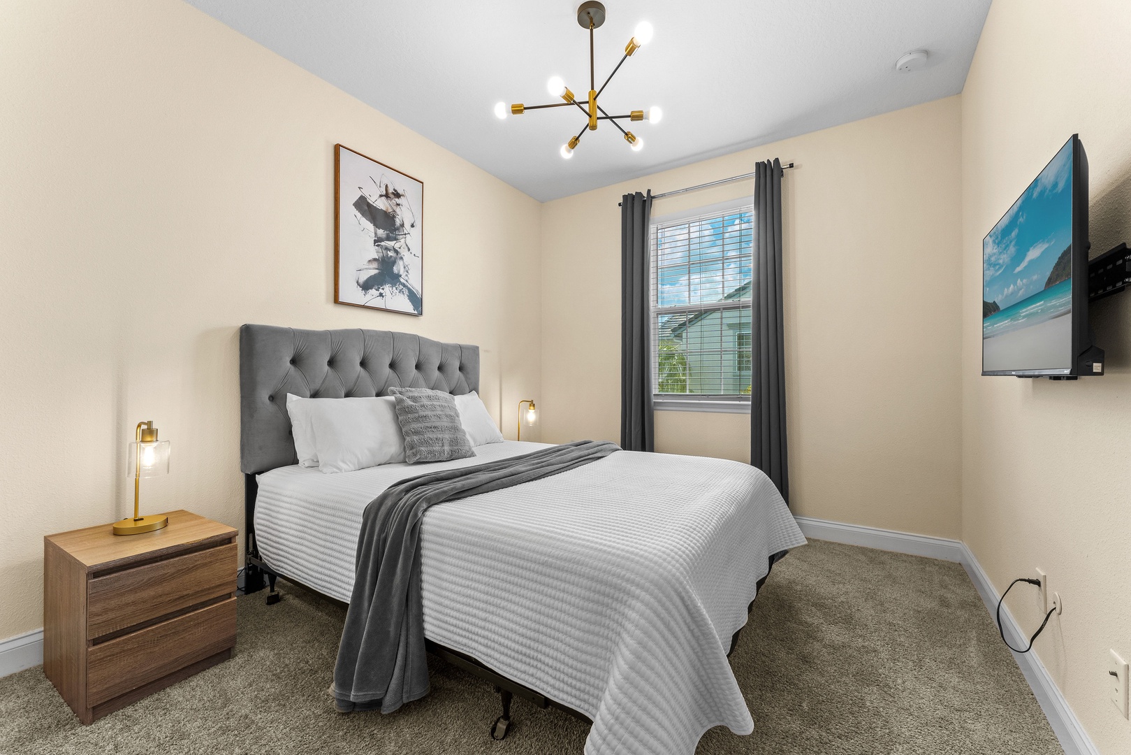 Bedroom 3 with queen bed, Smart TV