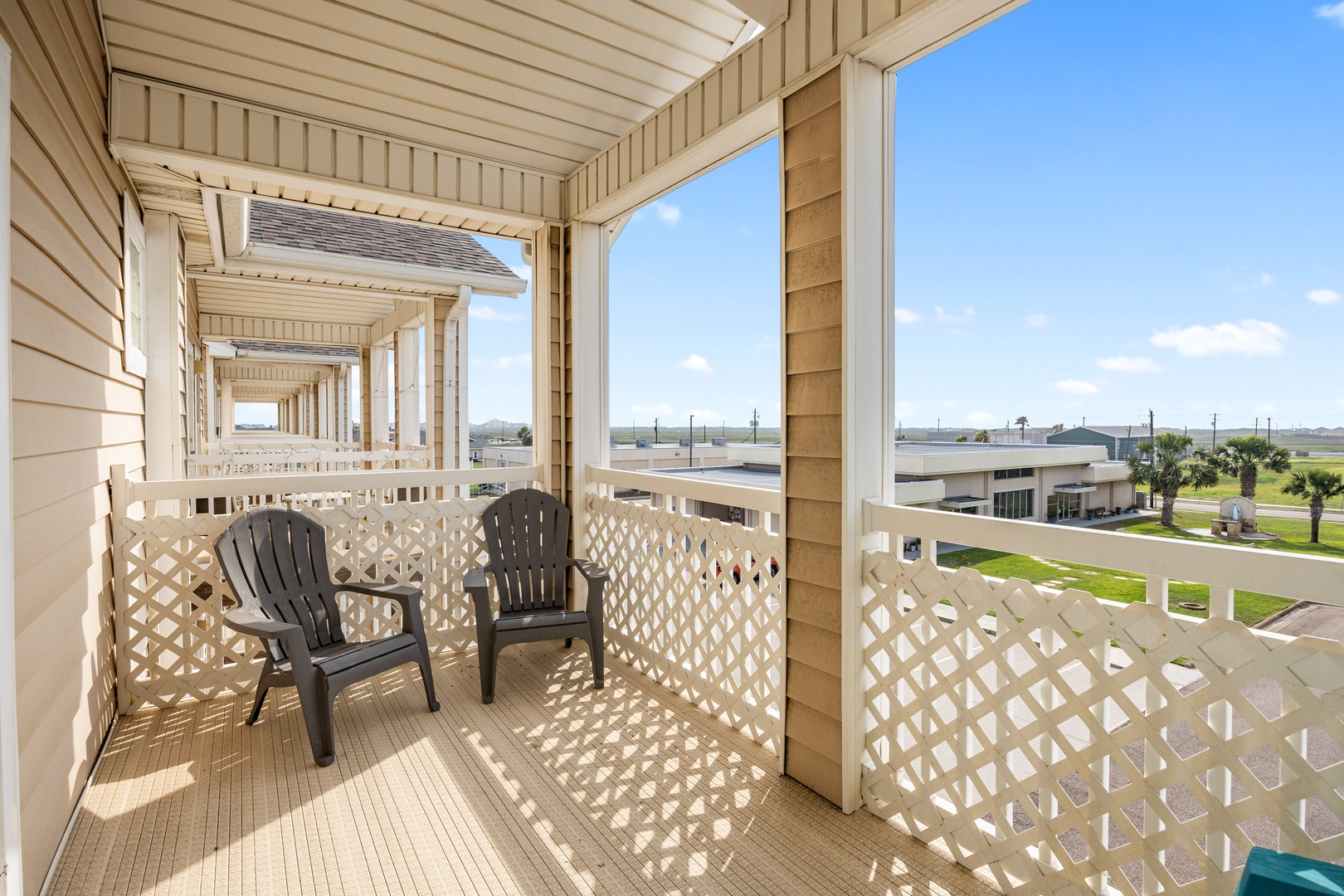 Step out onto the balcony & soak in the amazing views!