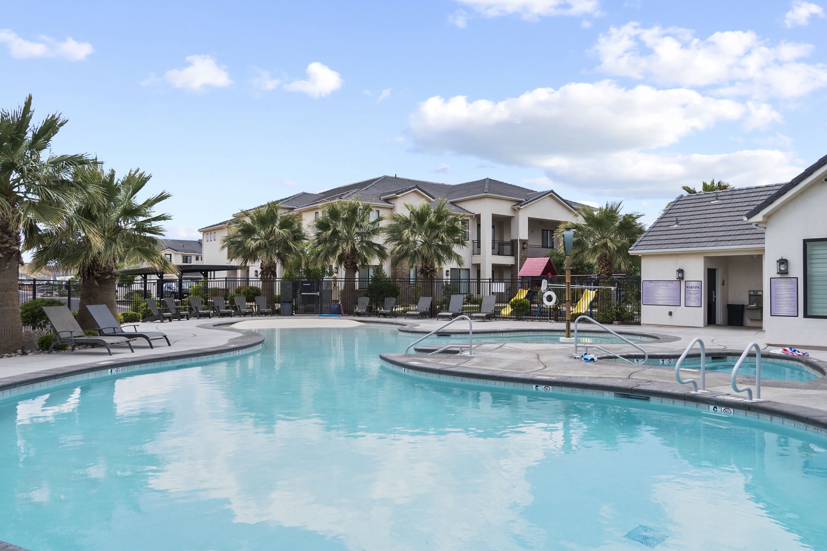 Make a splash or lounge by the sparkling community pool!