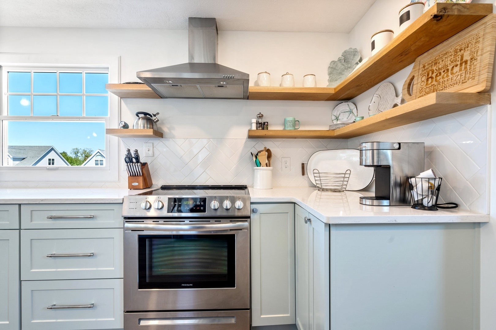 The cozy kitchen offers ample space & all the comforts of home