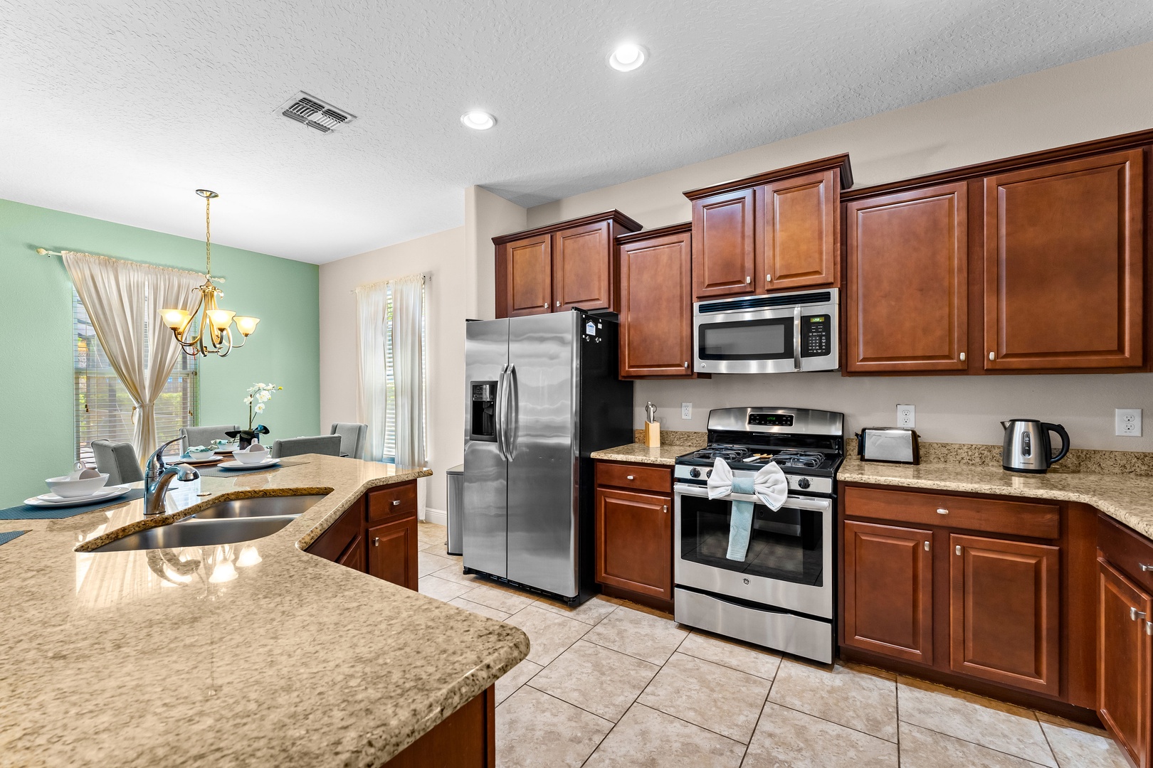 Fully equipped kitchen