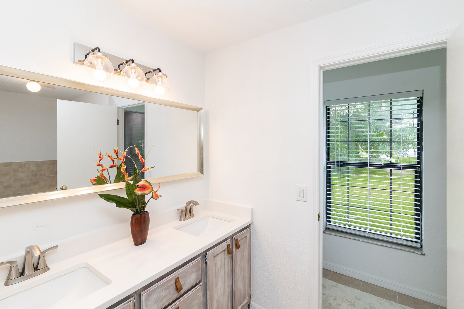 En-Suite to Bedroom #1