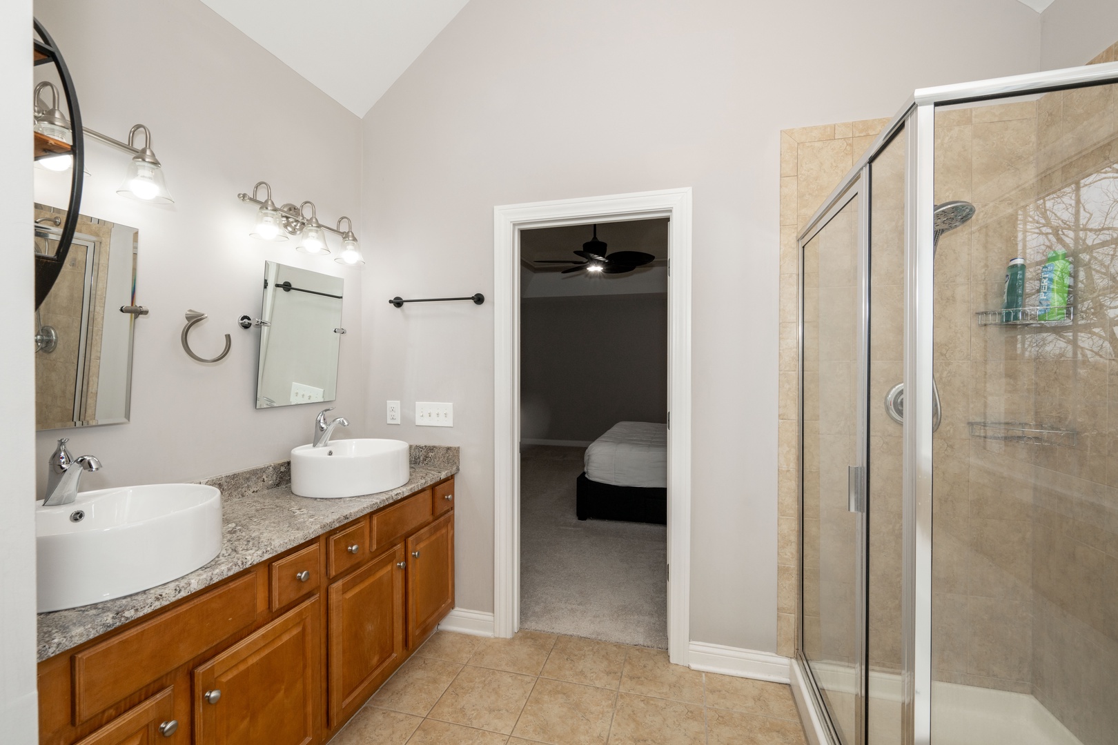 En-suite bathroom with dual sinks, and separate shower & tub
