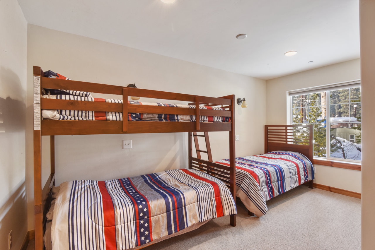 2nd bedroom: Twin bunkbed and Twin bed great for kids