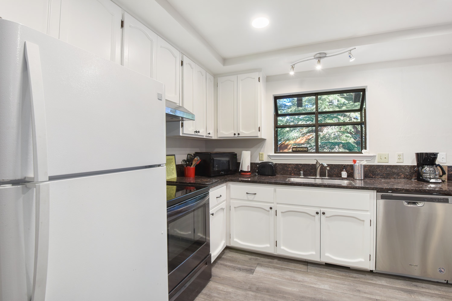 Full kitchen with dishwasher, coffee maker, toaster, and more!