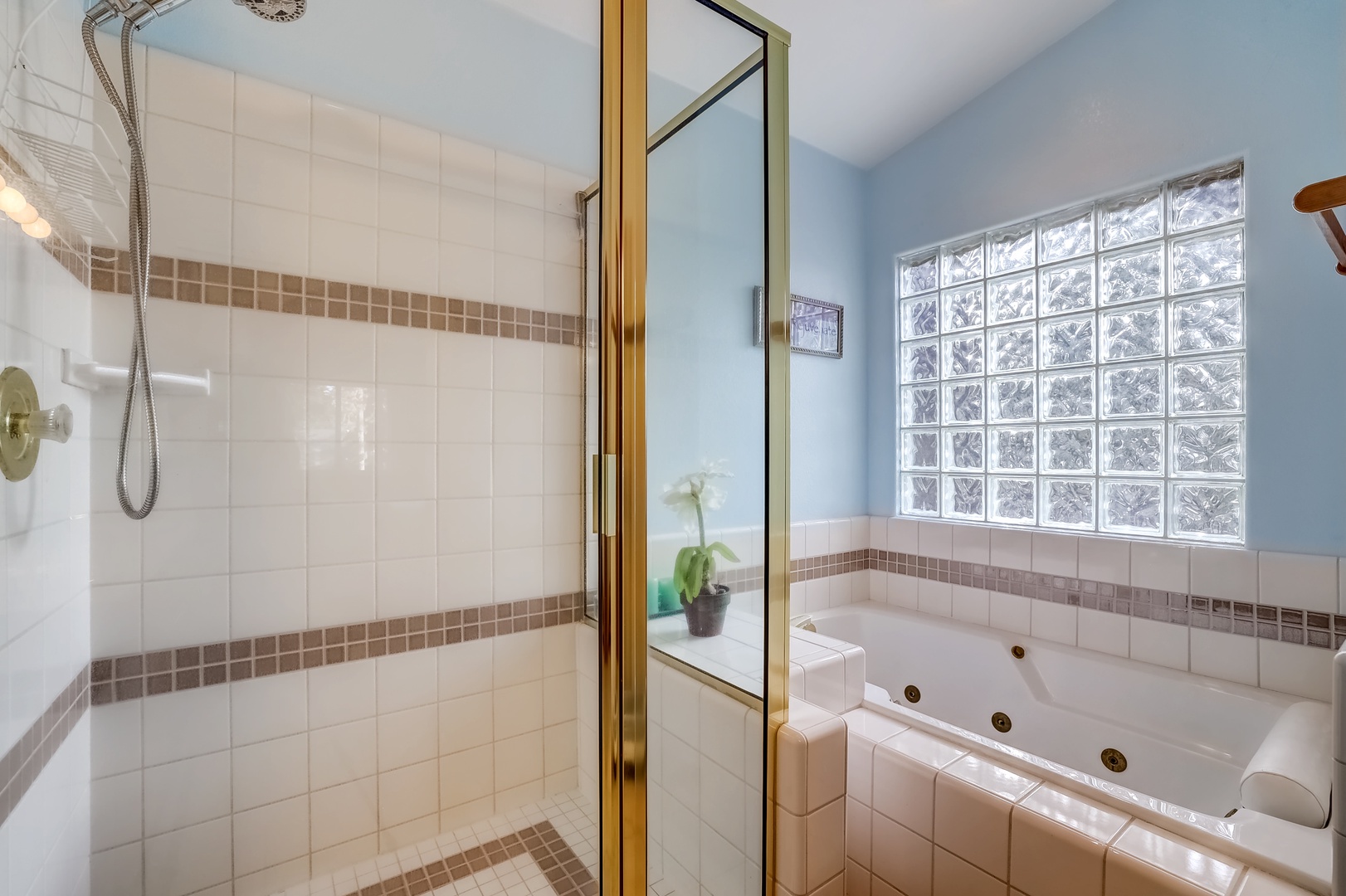 Bathroom 2 en-suite with separate walk-in shower, and soaking tub (Top Main Floor)
