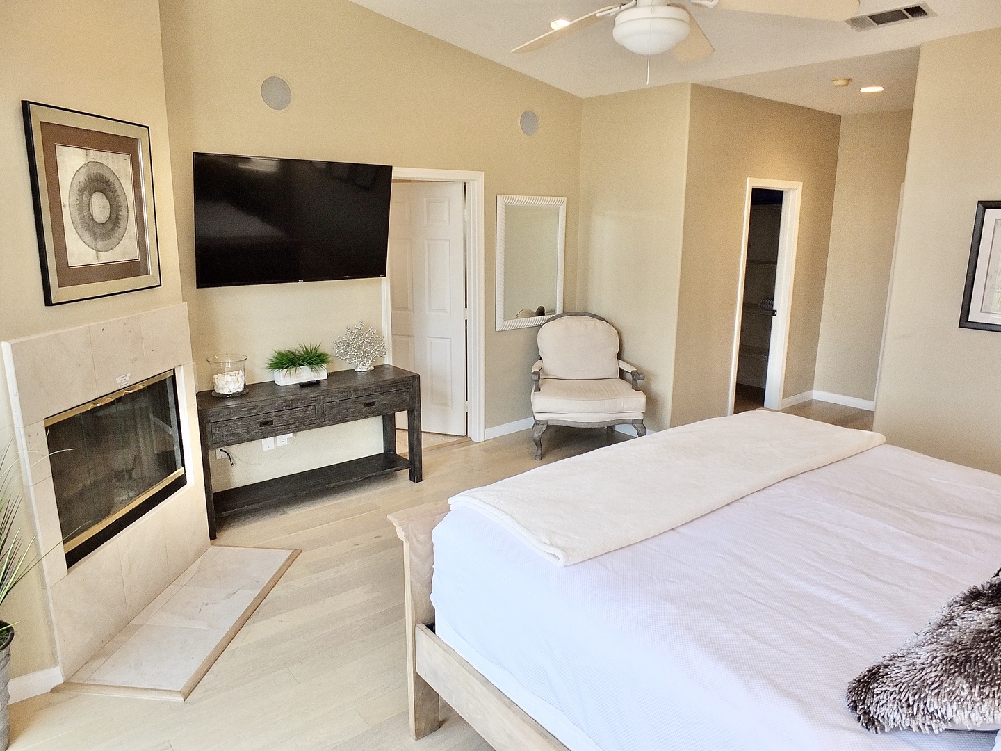 The regal king suite boasts a private ensuite, balcony access & Smart TV