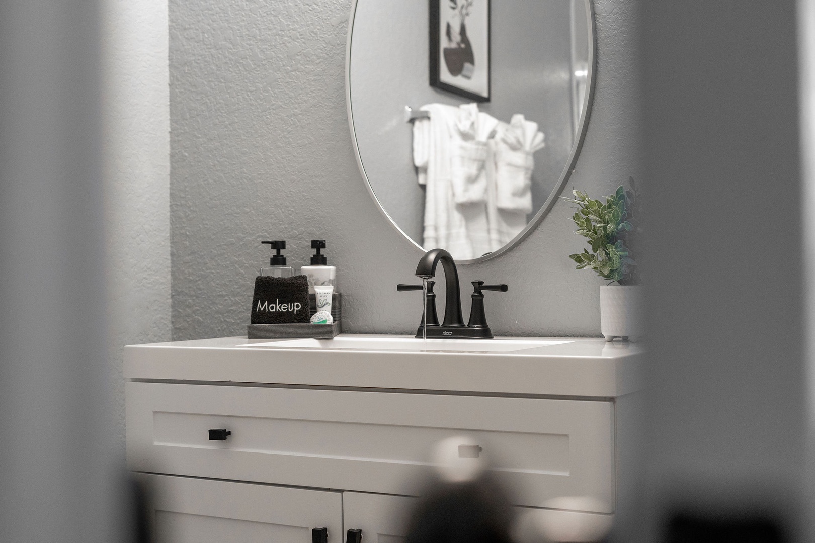 Ensuite bathroom with stand-up shower