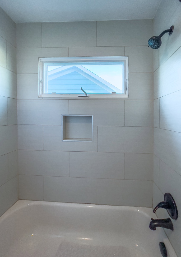 Jack & Jill bathroom with tub/shower combo