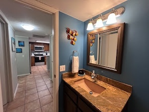 Bathroom 2 with shower/tub combo