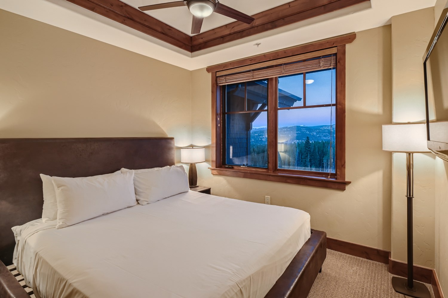 Bedroom King Bed with En-Suite