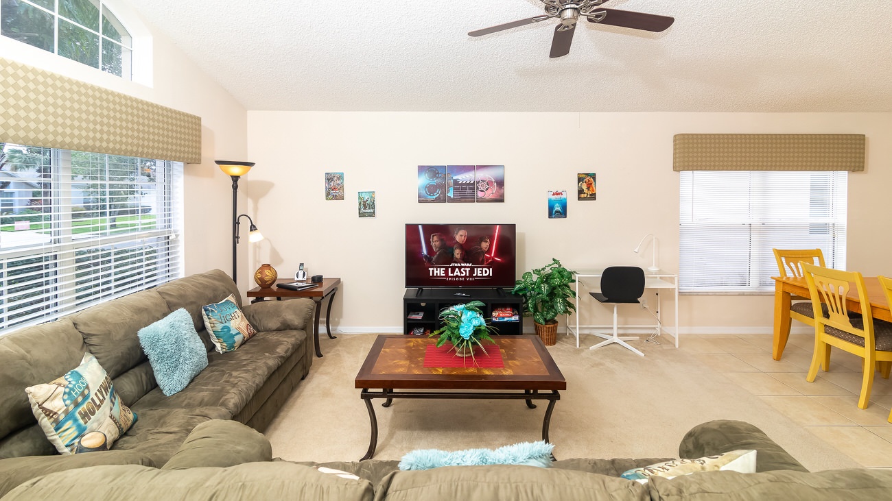 Living room features SmartTV