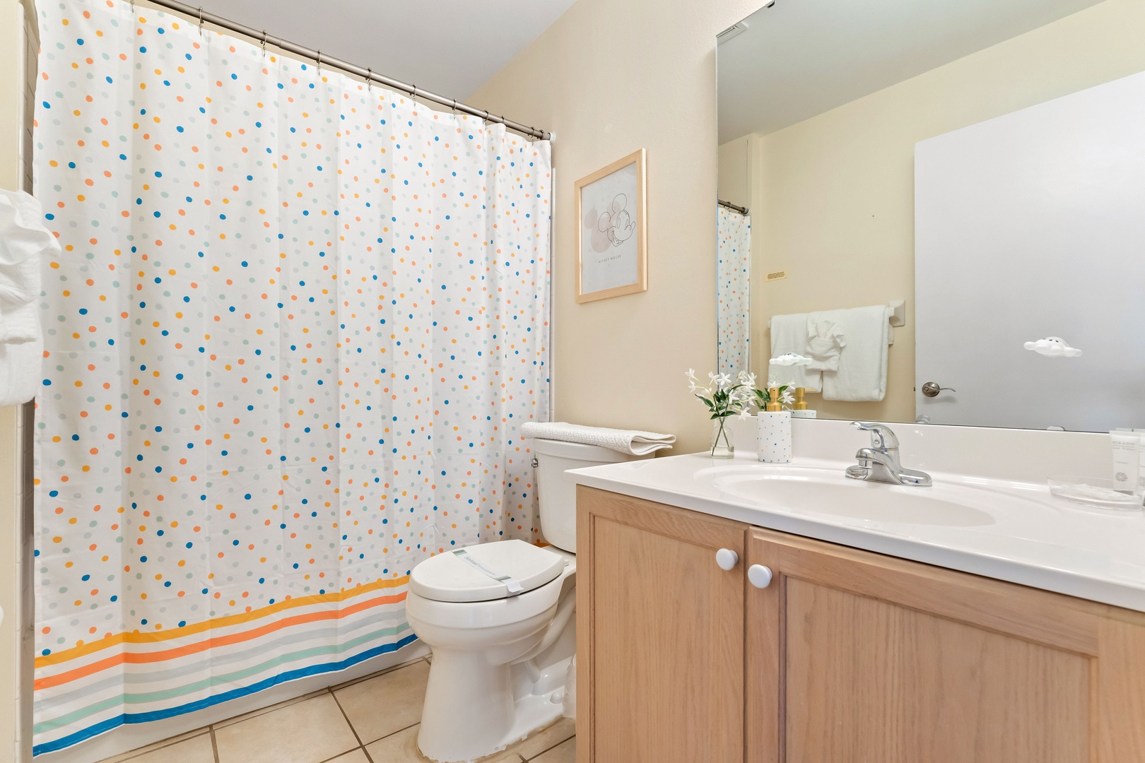 Shared bathroom with shower/tub combo