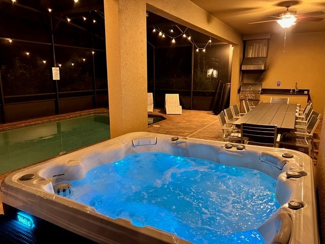 Enjoy the nights in the hot tub