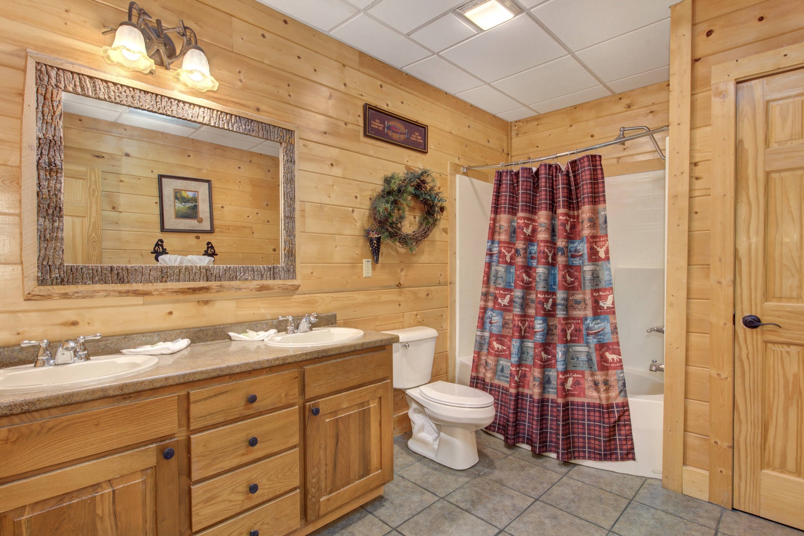 Bathroom 5 en-suite to bedroom 4 with shower/tub combo