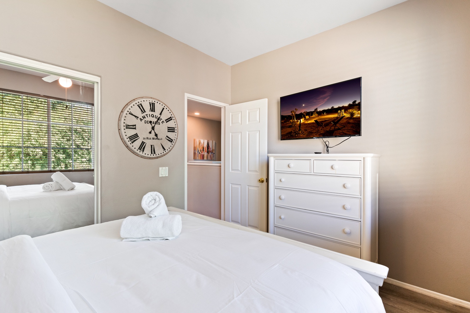 Bedroom 5 with Queen bed and Smart TV