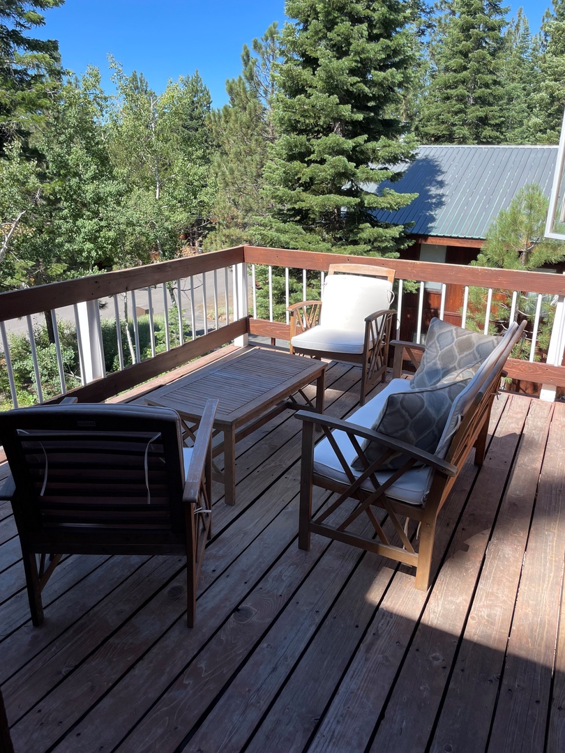 Comfortable seating in the deck
