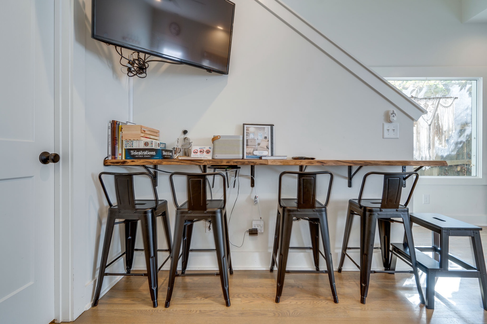 Bar stool seating for 4