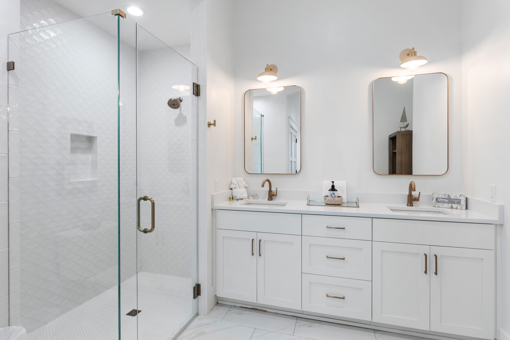Bathroom #1 with shower En-Suite to Bedroom #1