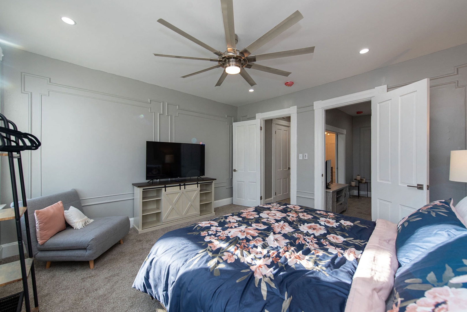Suite 2 – The primary bedroom offers a king bed, Smart TV, & ceiling fan