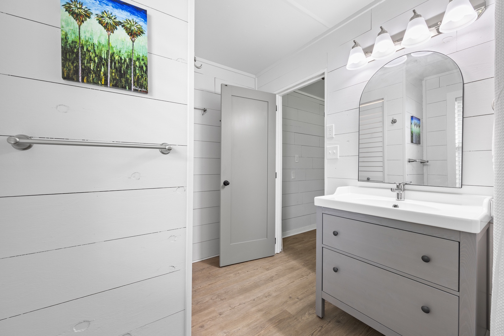 Bathroom with shower/tub combo