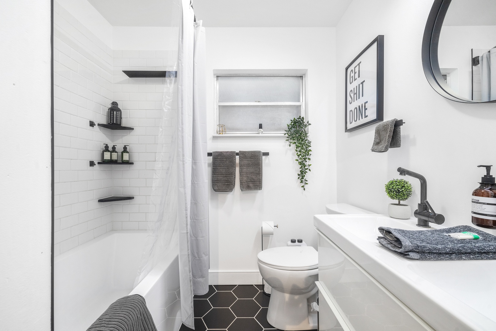 Bathroom with shower/tub combo