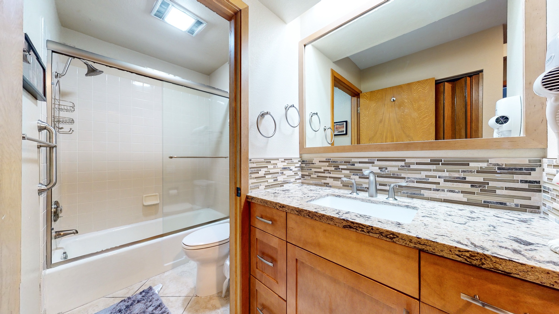 Bathroom with shower/tub combo
