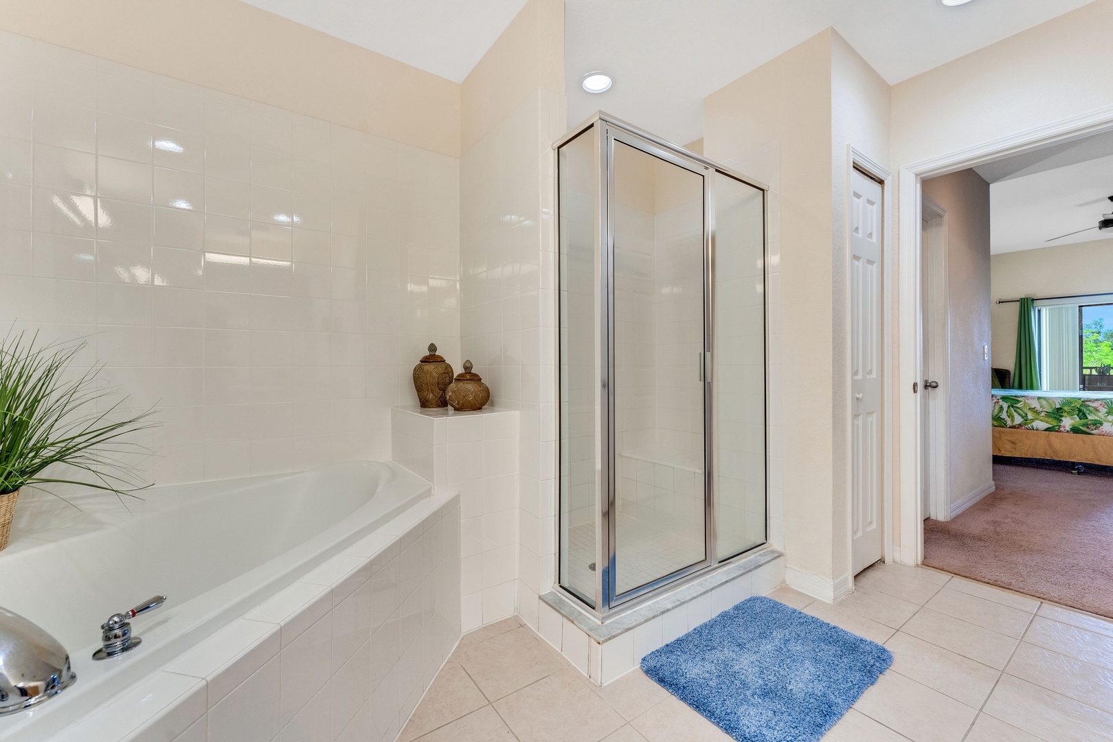 Ensuite bathroom with separate shower, and tub