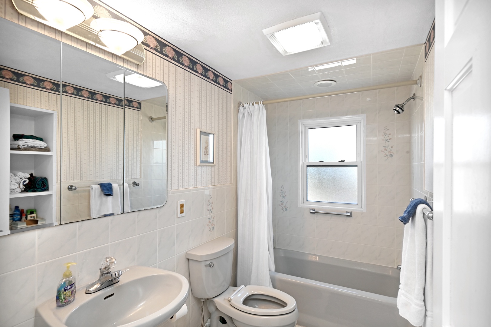 Shared bathroom with shower/tub combo