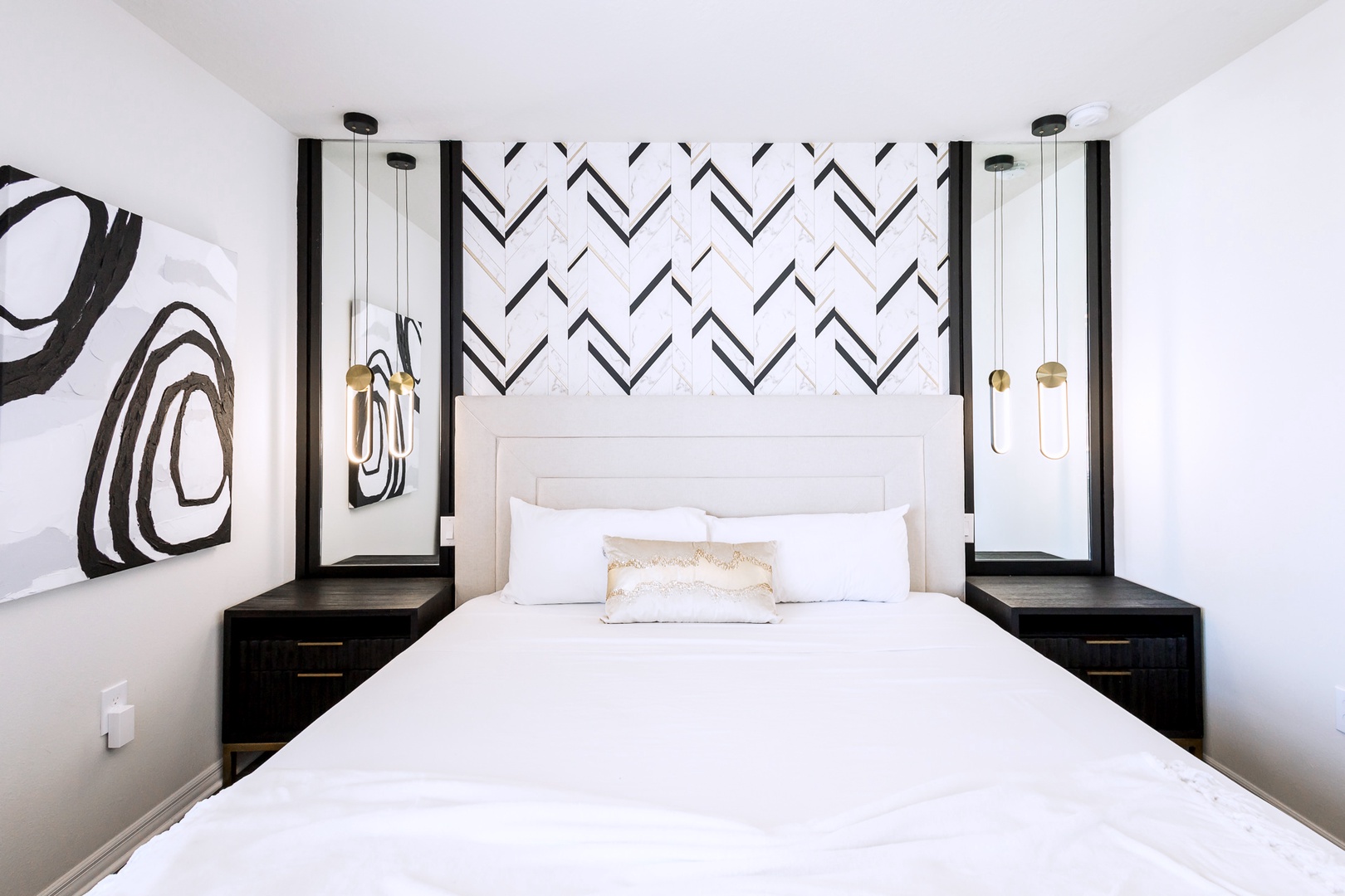 Bedroom 8 with King bed, Smart TV, and en-suite