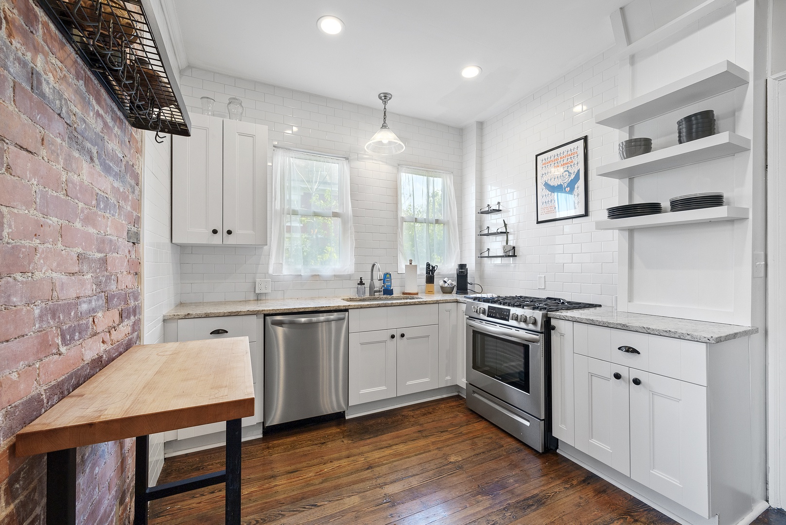 17The bright, updated kitchen offers ample space & all the comforts of home