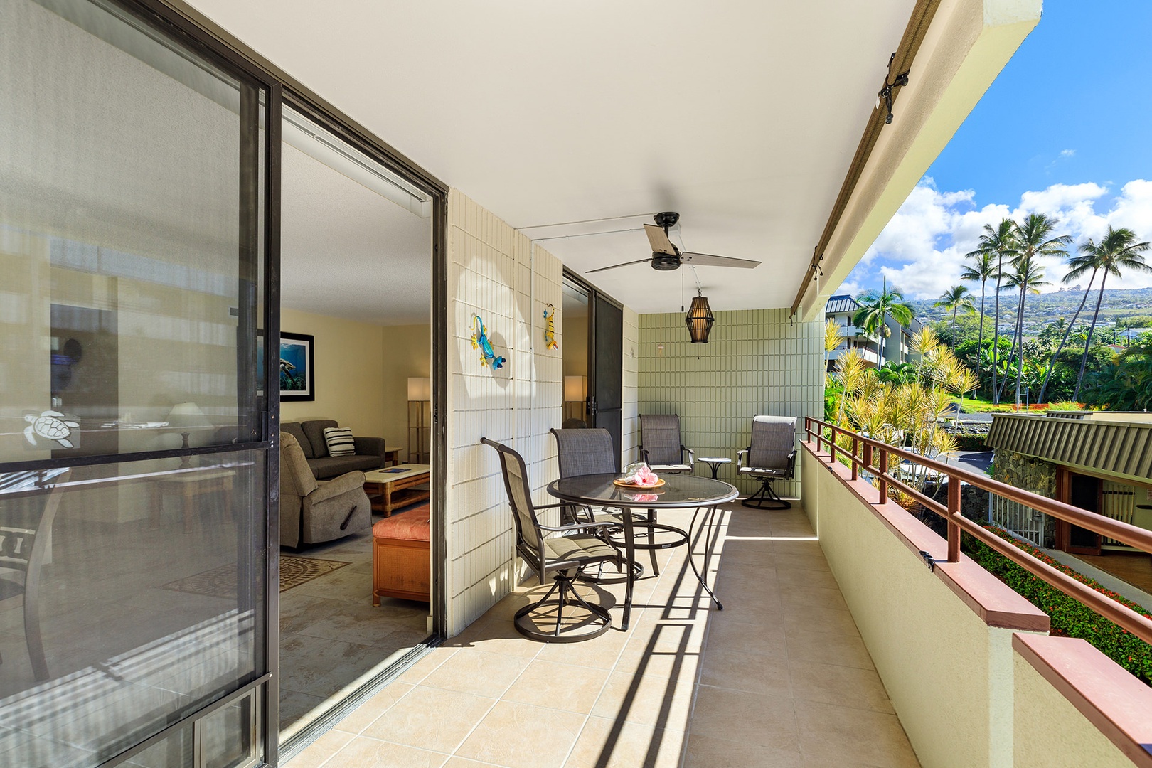 Lanai with outdoor seating