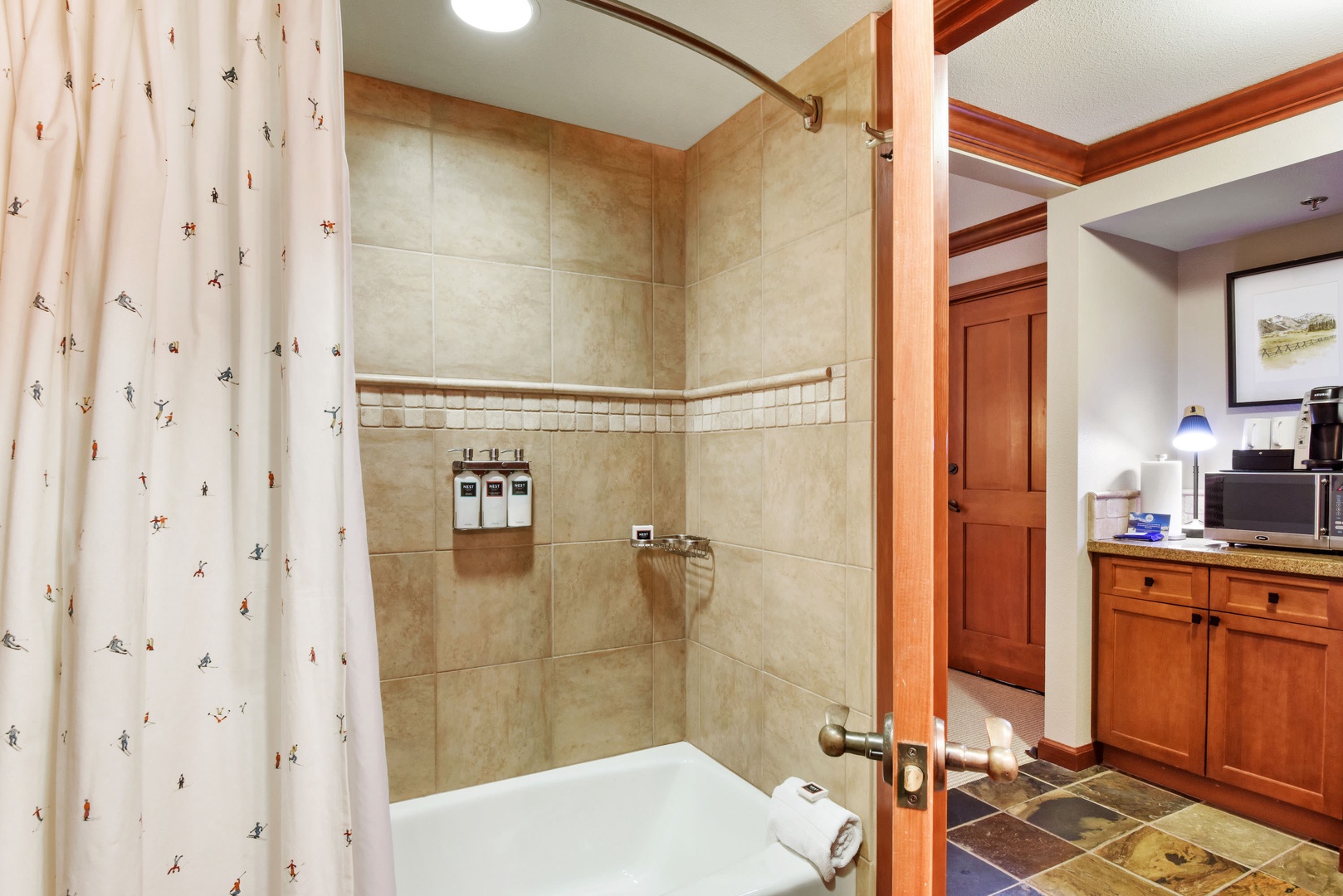 2nd full bathroom with shower/tub combo